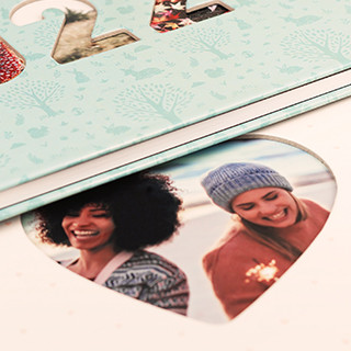 Livre photo paysage à fenêtre